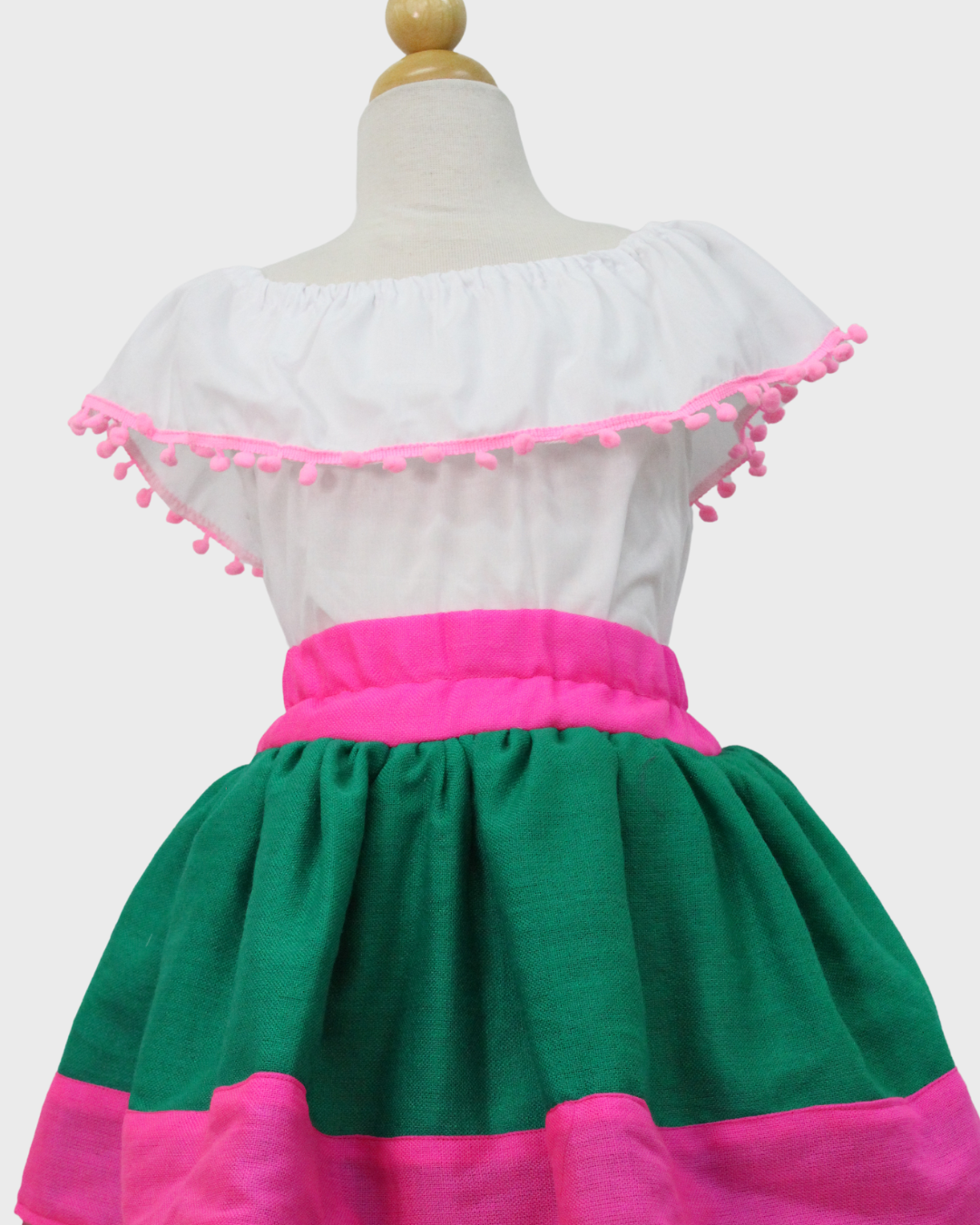 Set Patrio Falda Tipo TuTu Cambaya lisa y Blusa Campesina Blanca con pompones Rosa