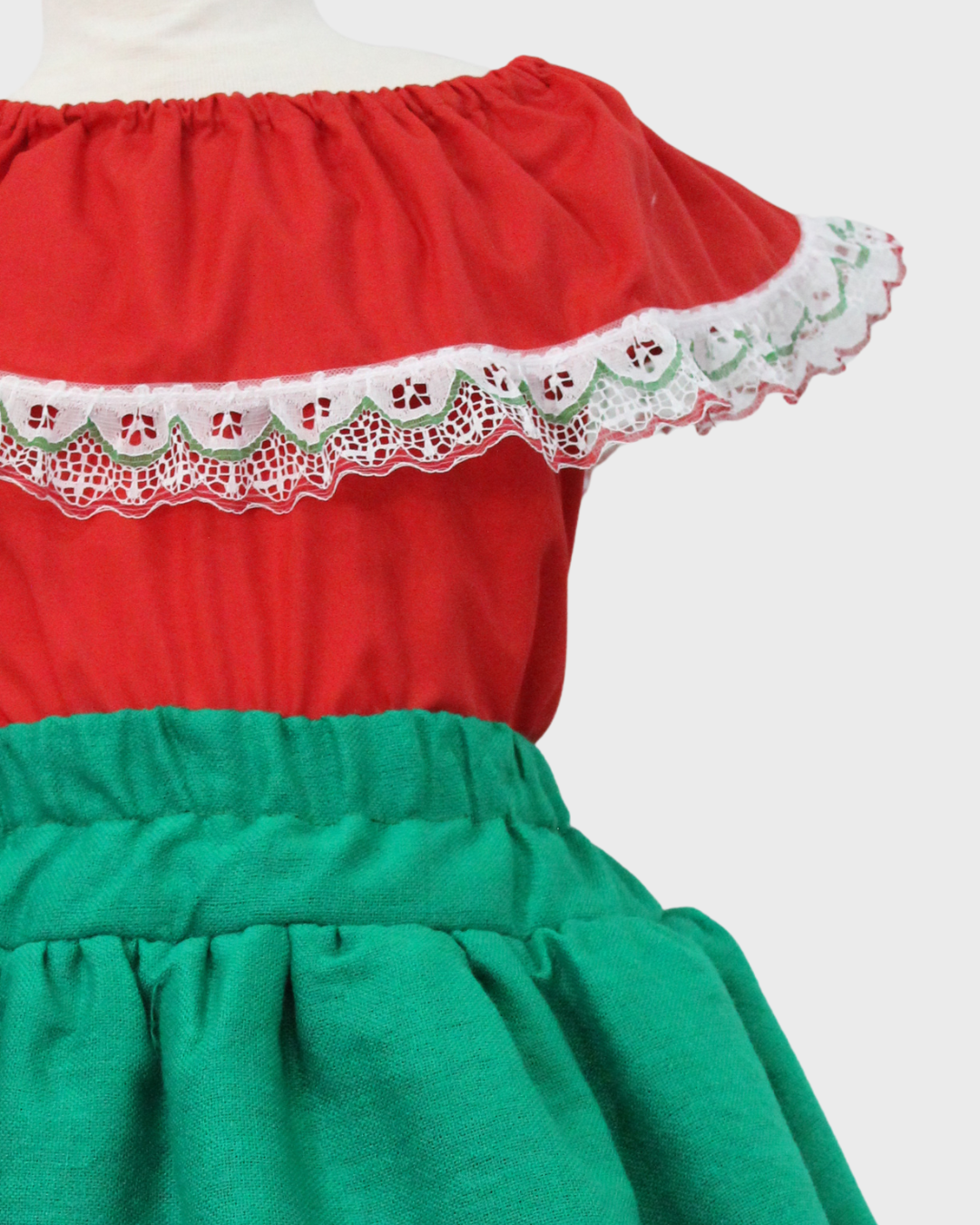 Set Patrio Falda Tipo TuTu Cambaya con Blusa Campesina Roja con Olan Encaje