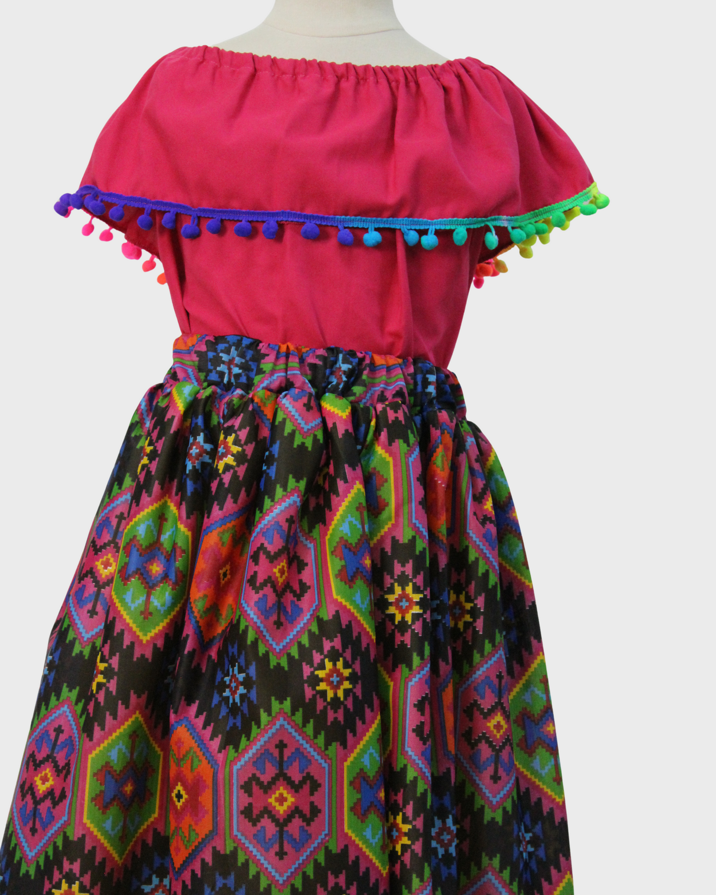 Set Patrio Falda con Elementos Estilo Mexicana y Blusa Campesina color Rosa Pompon Colores
