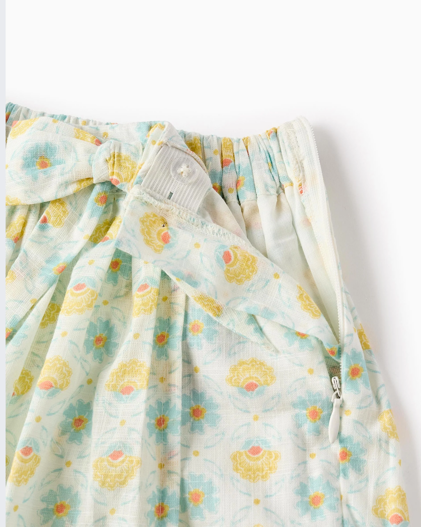 Conjunto blusa denim y falda flores claro