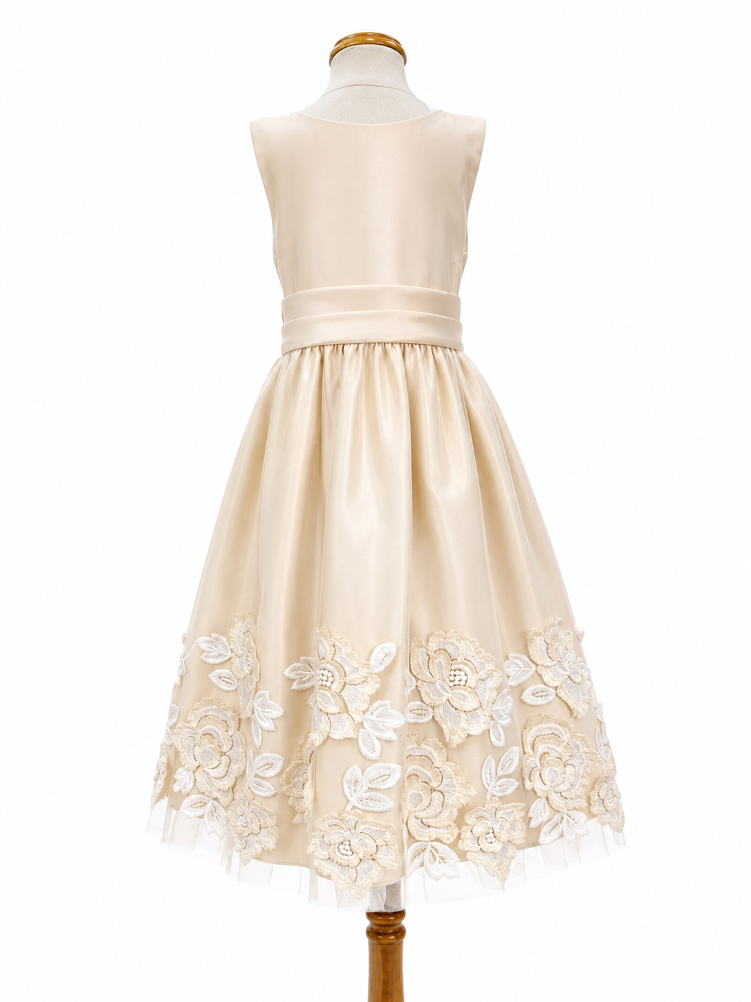 Vestido color ivory con falda tul cenefa bordada