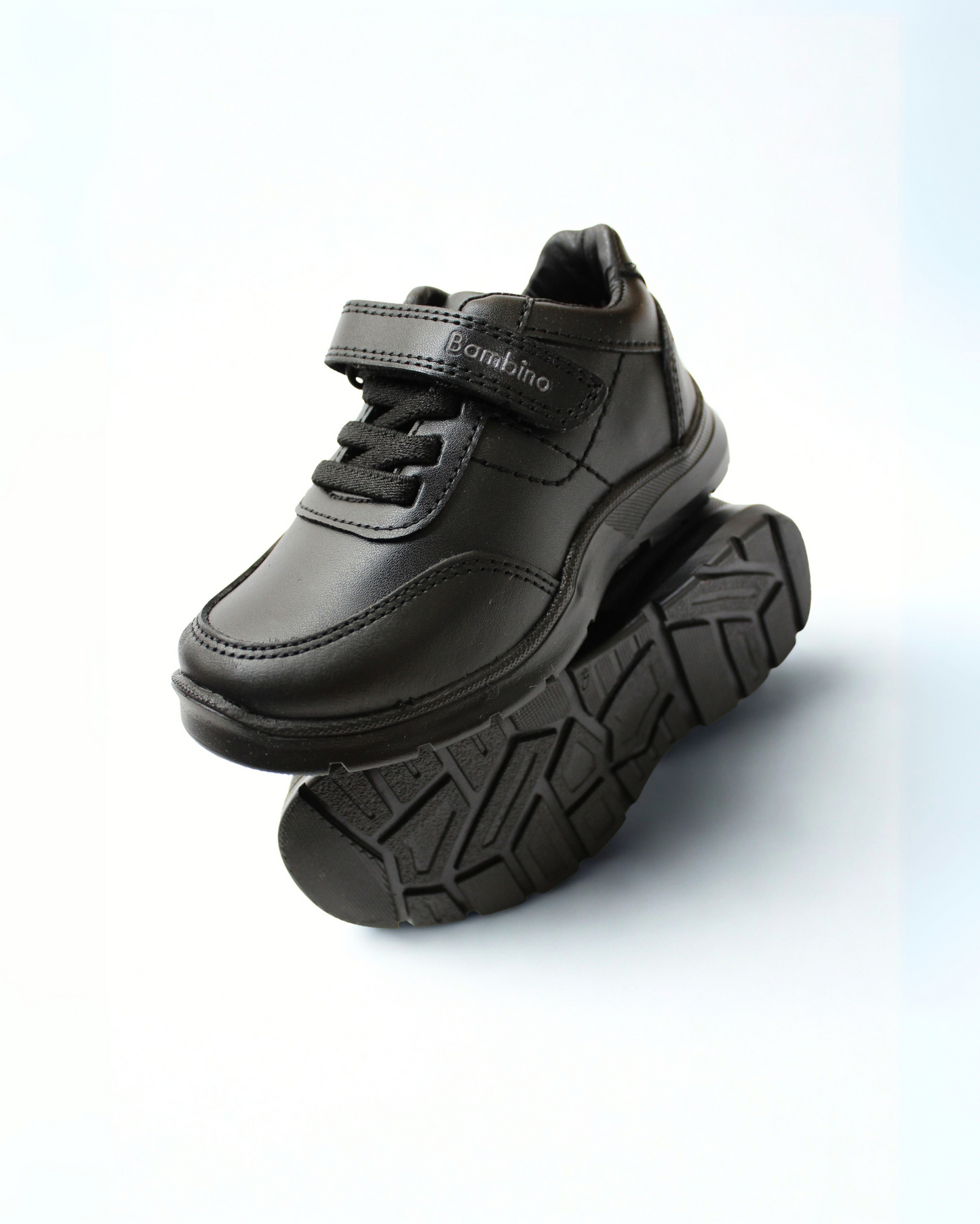 zapato escolar color negro, cierre de velcro y jareta de elástico