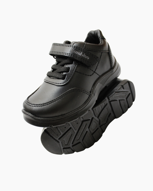 zapato escolar color negro, cierre de velcro y jareta de elástico