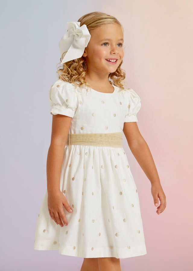 vestido de lino con lunares dorados para niña.