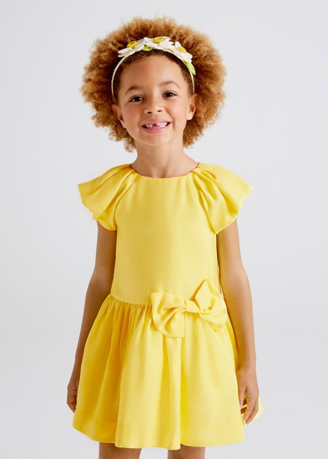 vestido color amarillo limón manga bombacha