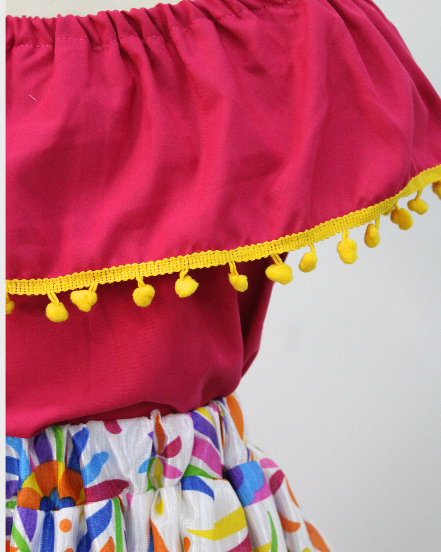 Set Patrio Falda Larga Tipo Adelita Blanca Flores y Blusa Campesina Rosa Amarillo