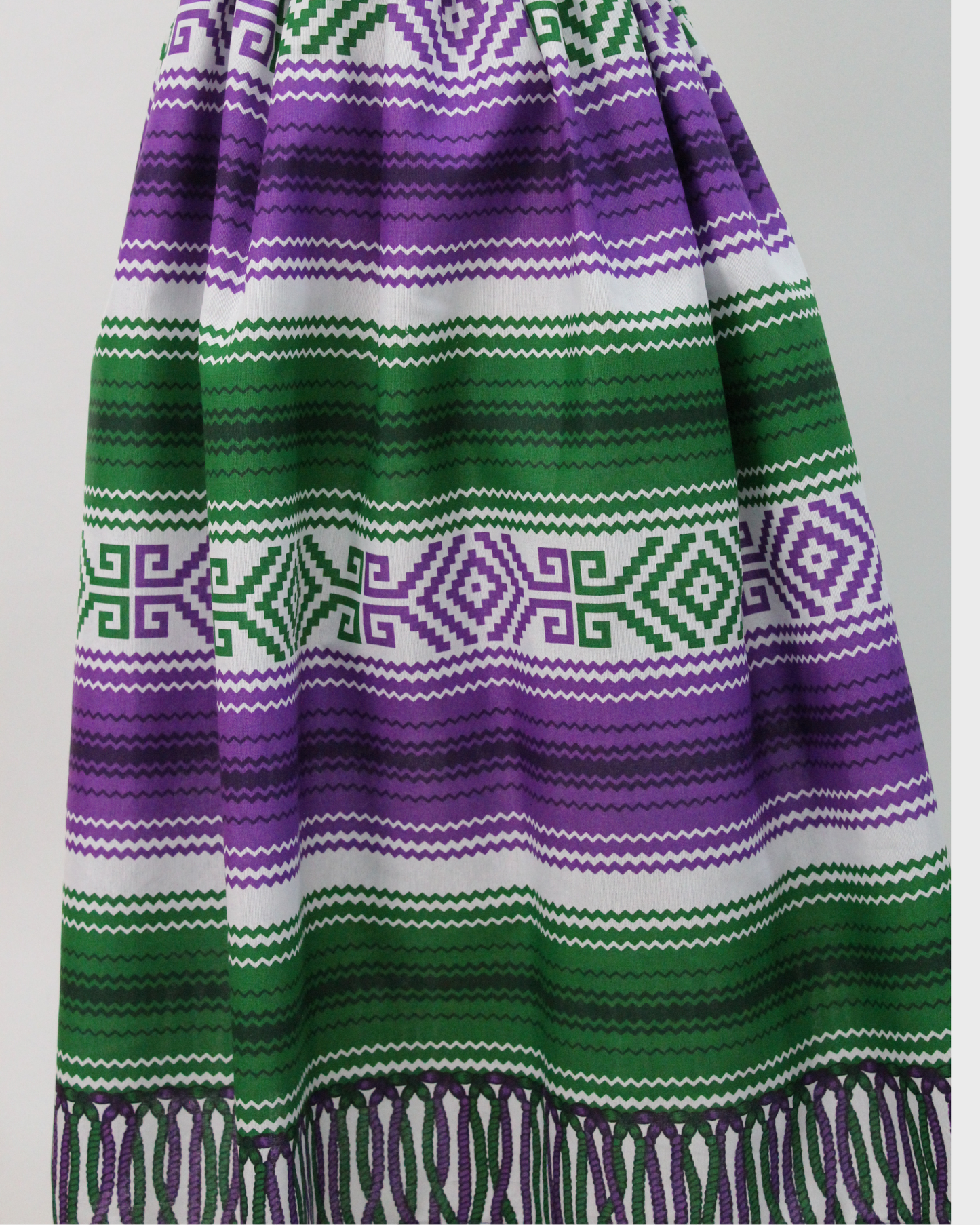 Set Patrio Falda Rayas Estilo Mexicana y Blusa Campesina color Verde pompones Blancos