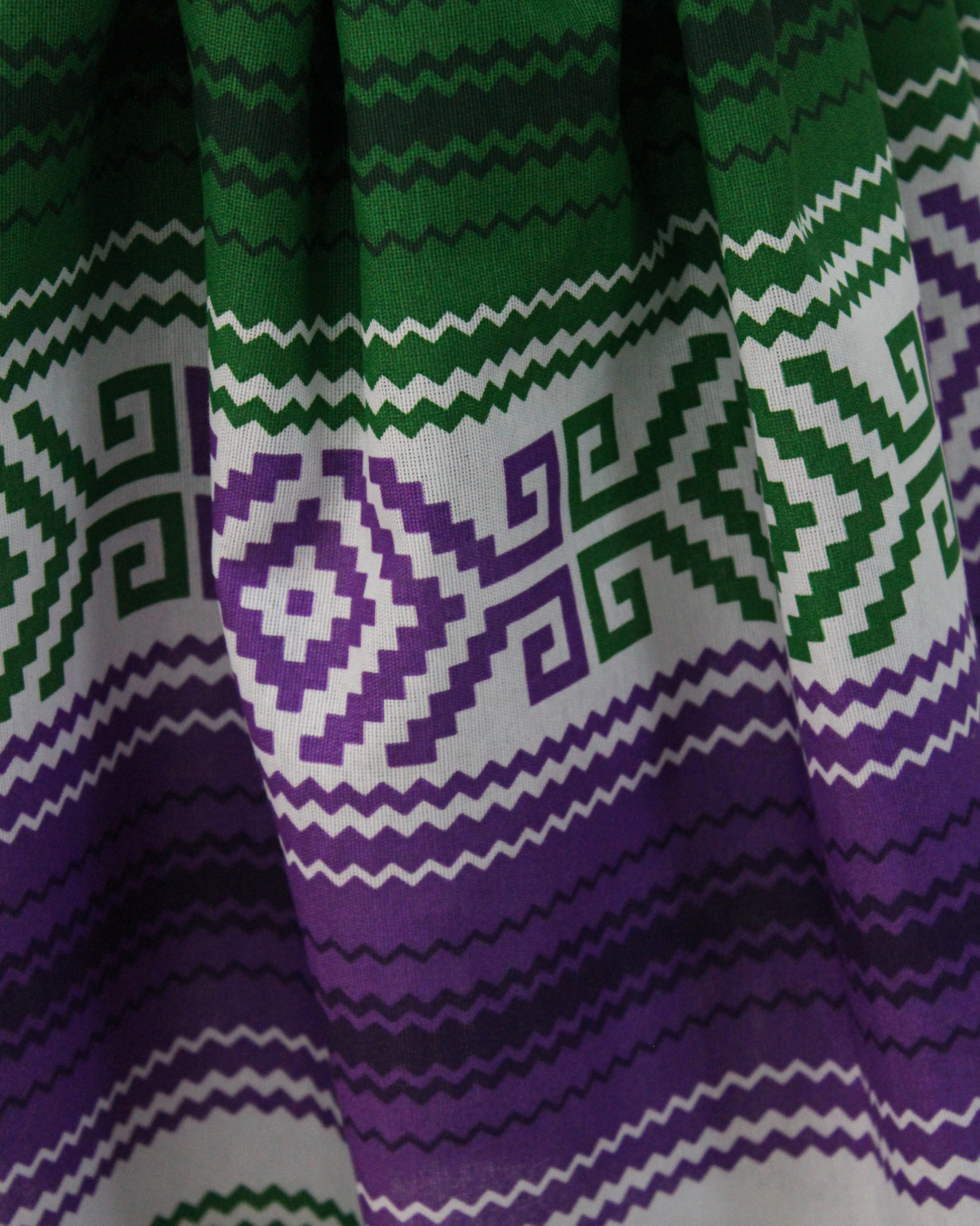 Set Patrio Falda Rayas Estilo Mexicana y Blusa Campesina color Verde pompones Blancos