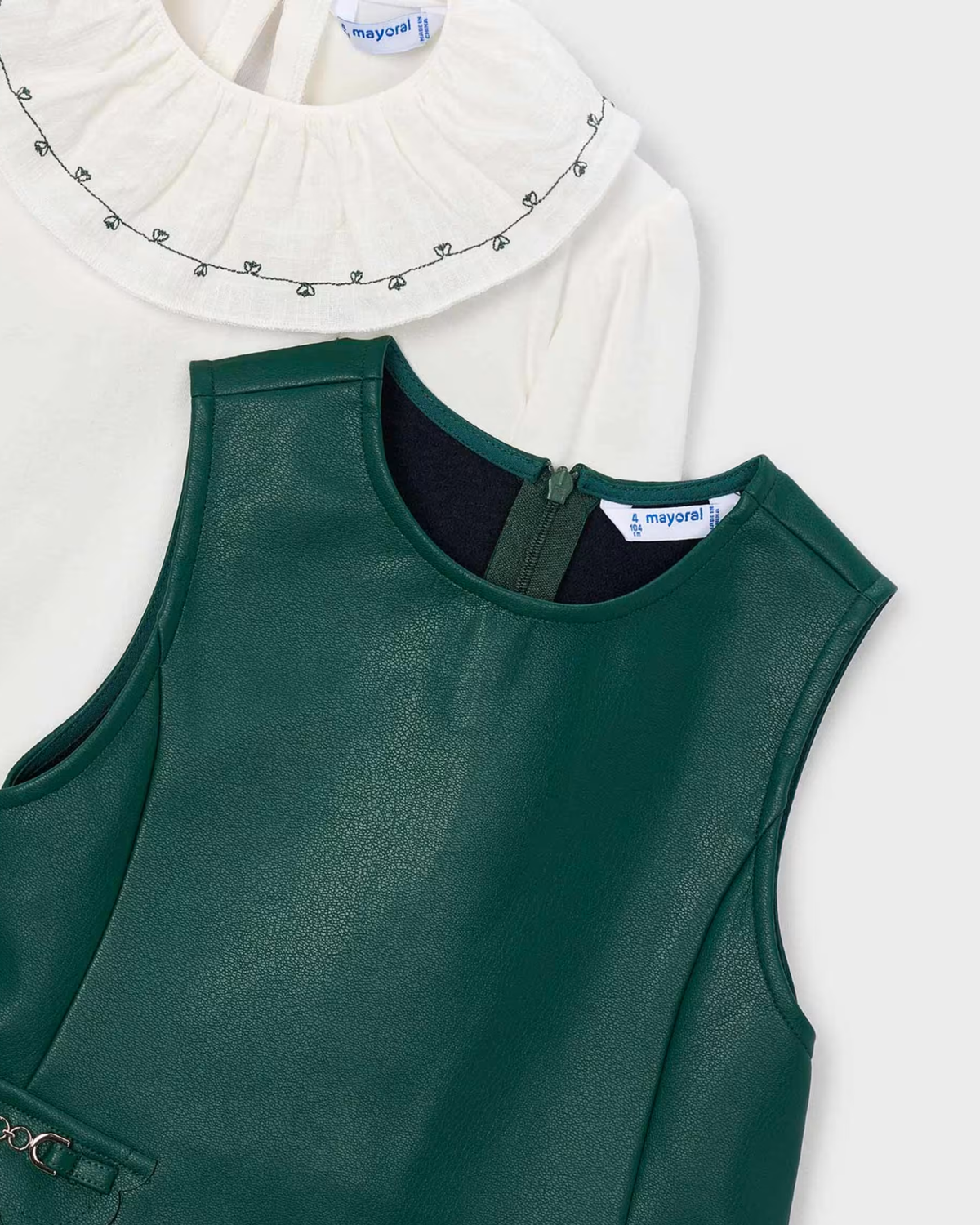Vestido polipiel verde botella con blusa olanes