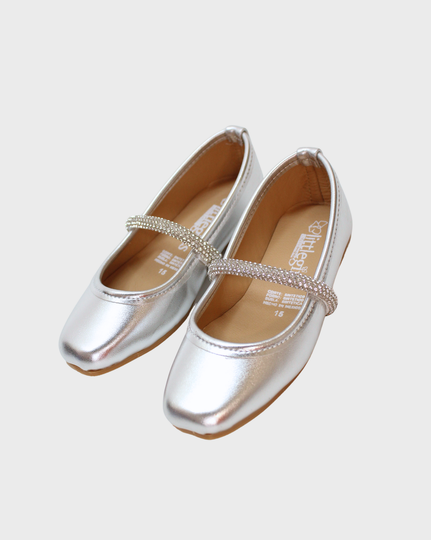 zapato flat plateado con tiras de piedreria