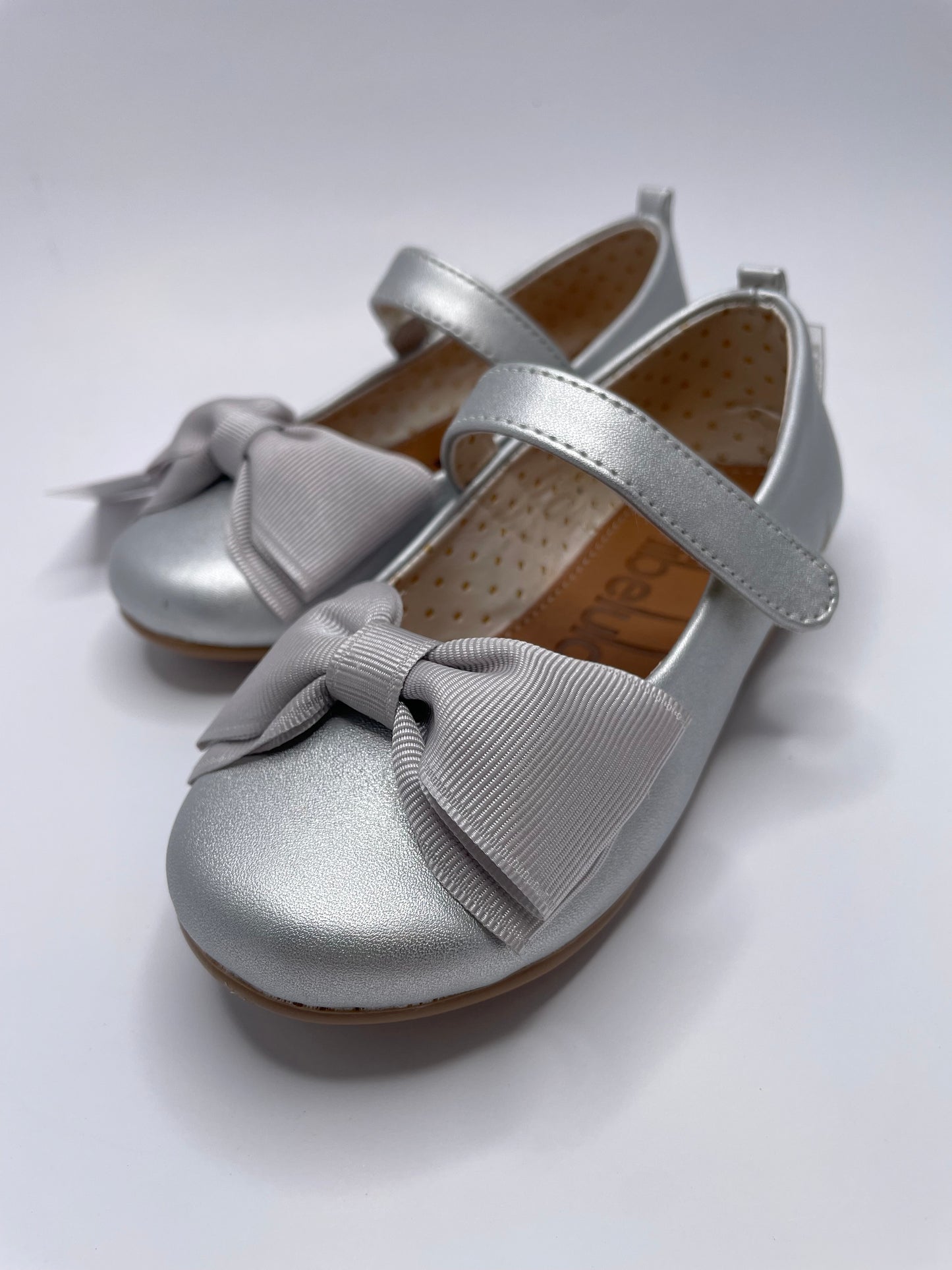 Zapato Moño Doble Listón Falla, color plata cierre velcro
