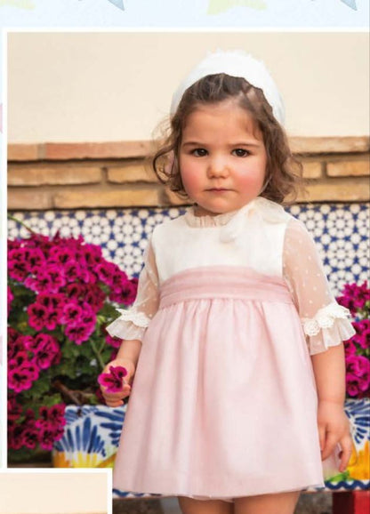 Vestido manga francesa, tonos blanco y rosa