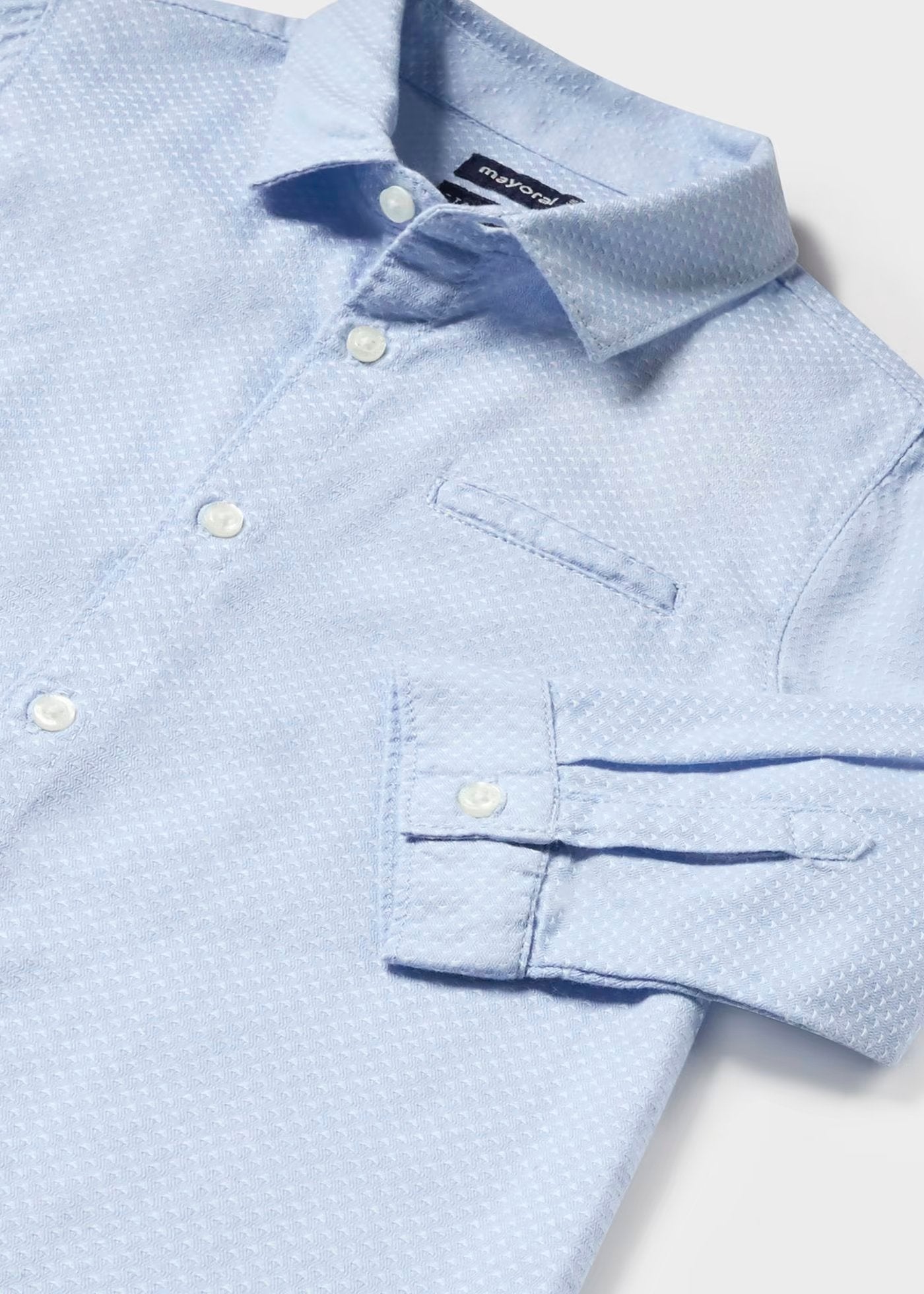 camisa azul celeste con moñito