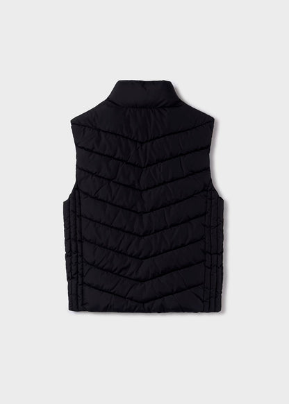 chaleco acolchado color negro, mayoral