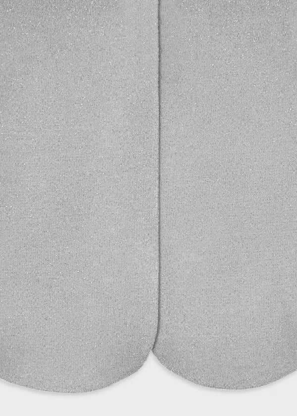 Panty Media con cintura elástica destellos plata para niña.