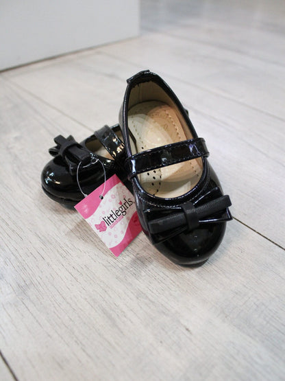 zapato de charol con moño