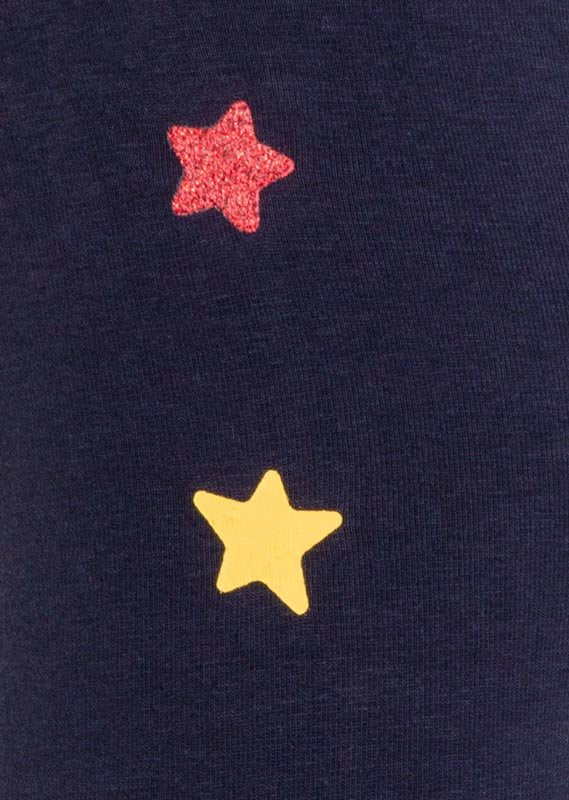 conjunto de camiseta manga larga y leggins con estrellas en los laterales.