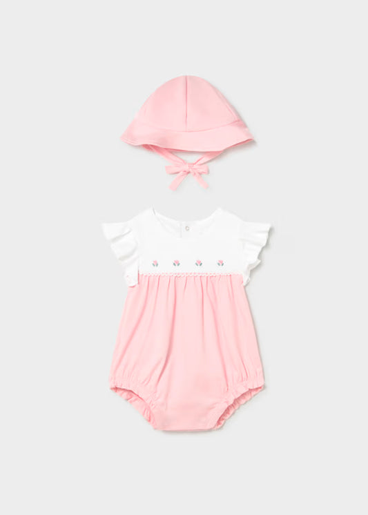 Pelele florecitas con gorro verde rosa baby recien  nacida