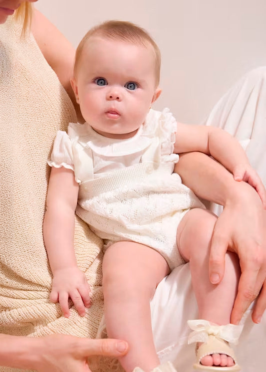 Conjunto peto tricot y blusa recién nacida