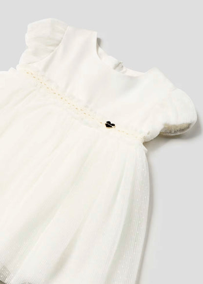 vestido combinado tul plisado, color crudo