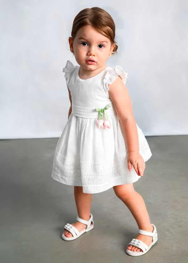 Vestido guipur color crudo, lazo flores en cintura