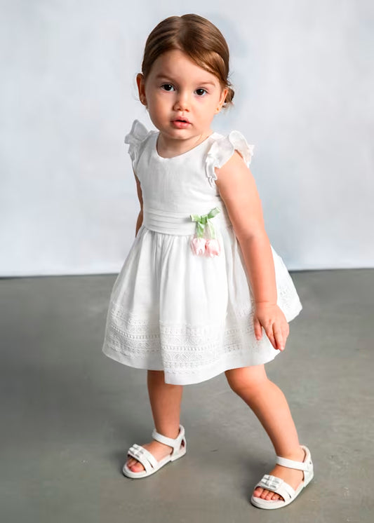 Vestido guipur color crudo, lazo flores en cintura