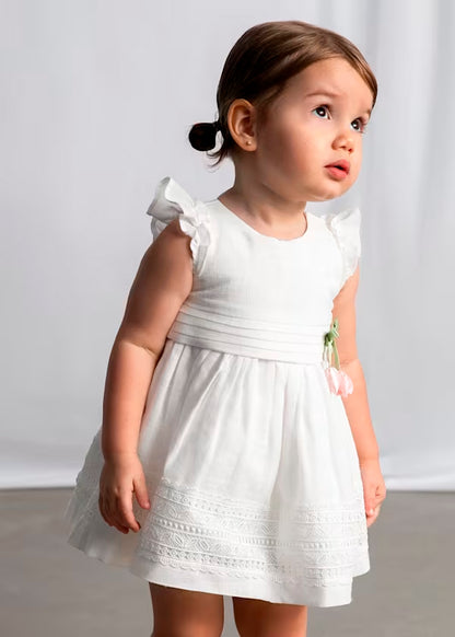 Vestido guipur color crudo, lazo flores en cintura