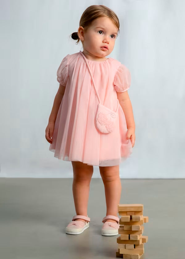 Vestido tul rosa peonia con bolso cerezas