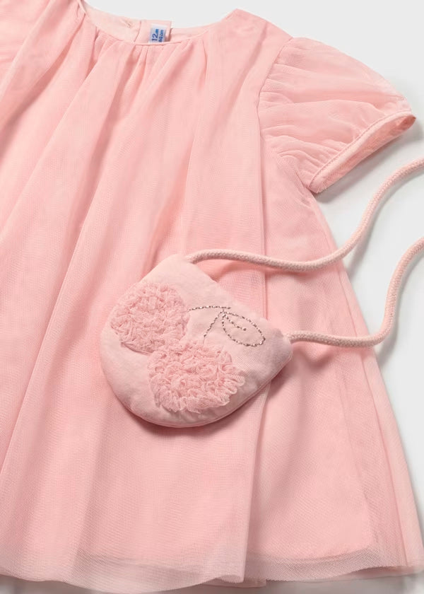 Vestido tul rosa peonia con bolso cerezas