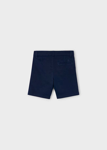 Bermuda color marino, niño