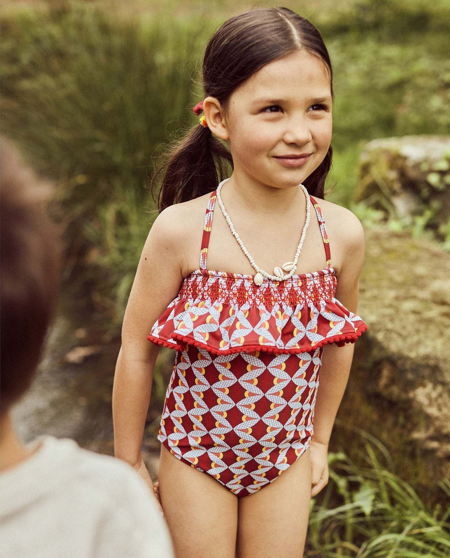bañador rojo estampado olan con pompones
