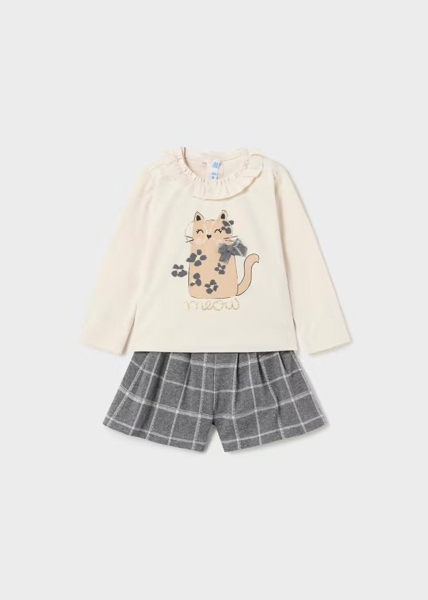 conjunto short cuadros camiseta gatita, cuello olan
