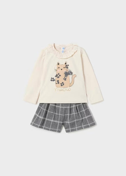 conjunto short cuadros camiseta gatita, cuello olan