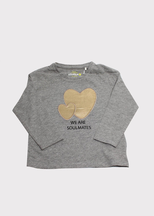 camiseta manga larga gris con parche
