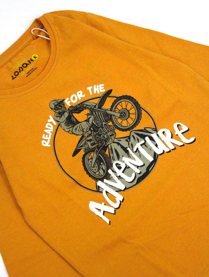 camiseta manga larga color mostaza, "ready for the adventure"