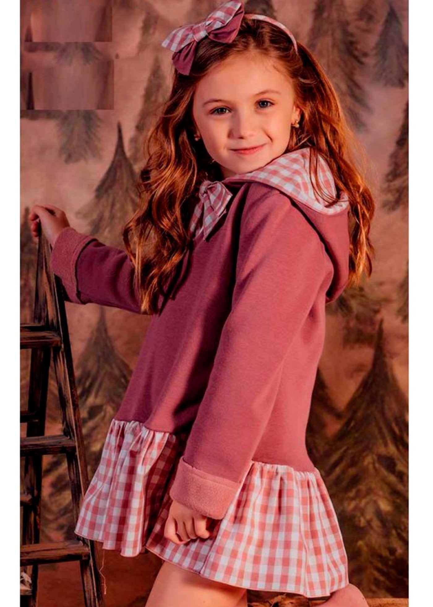 vestido rosa a cuadros con capucha, babiné