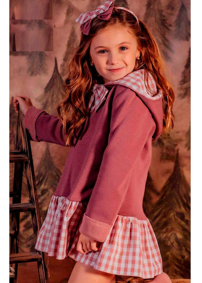 vestido rosa a cuadros con capucha, babiné