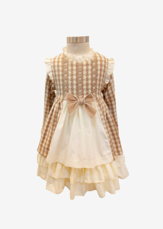 vestido a cuadros color camel con olanes, marca babine