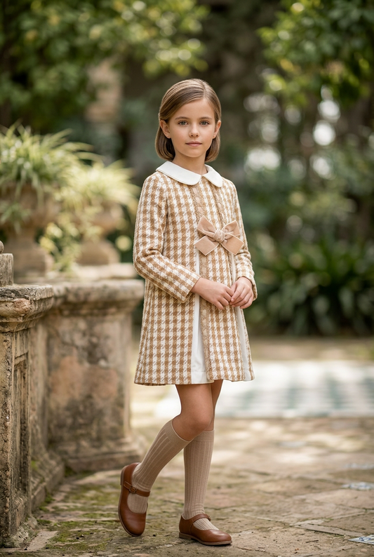 vestido camel, 2 patoles en la parte de enfrente, babiné