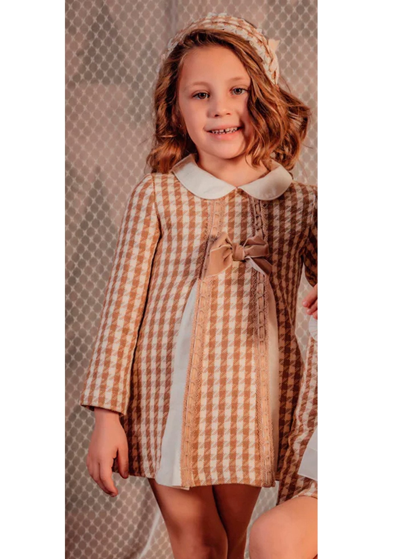 vestido camel, 2 patoles en la parte de enfrente, babiné