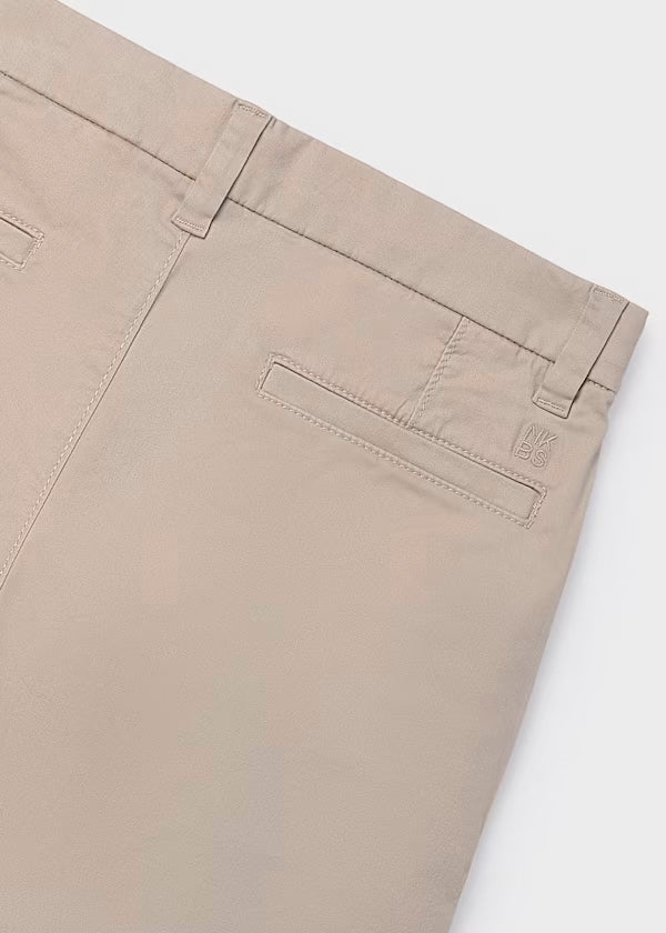 Bermuda chino basico anacarado