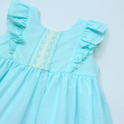 Vestido menta encaje en el pecho y dos olanes