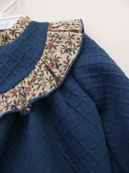 vestido de punto con volante estampado