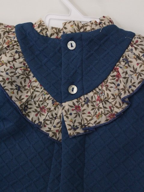 vestido de punto con volante estampado