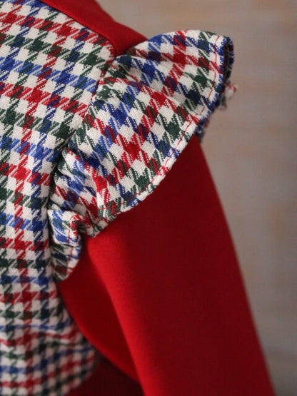 vestido recto con chalequillo y pompones
