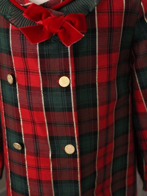 vestido recto de cuadros con volante plisado