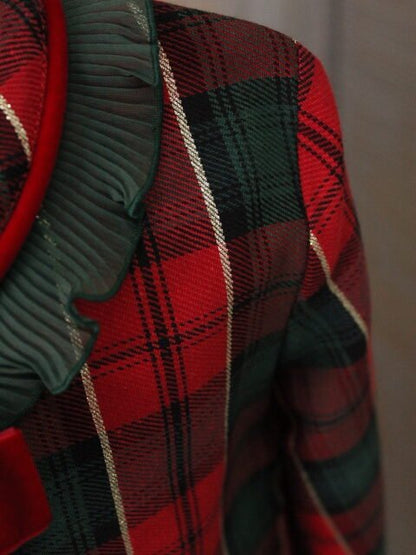 vestido recto de cuadros con volante plisado