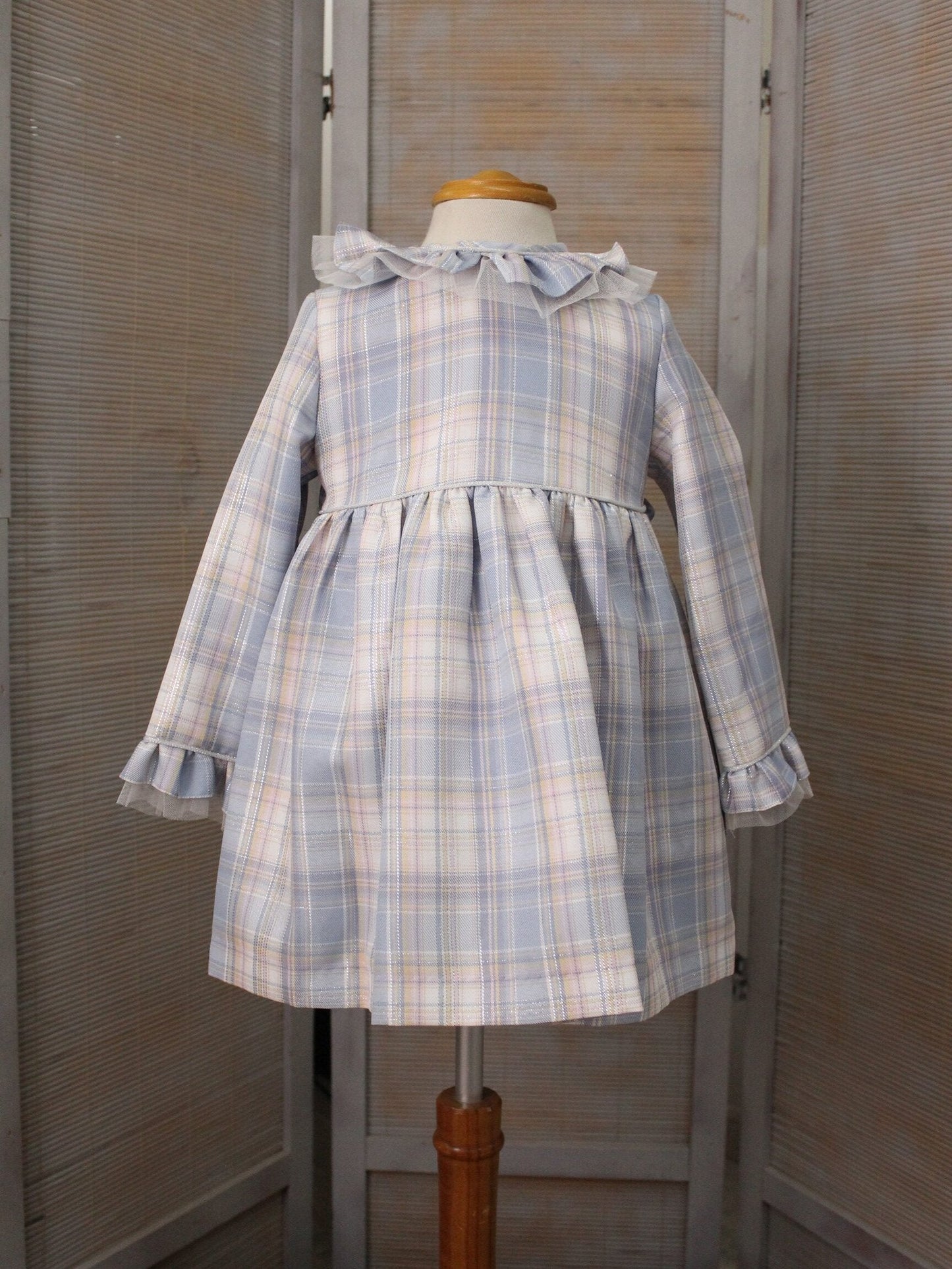 vestido corte cintura alta, cuadros pastel