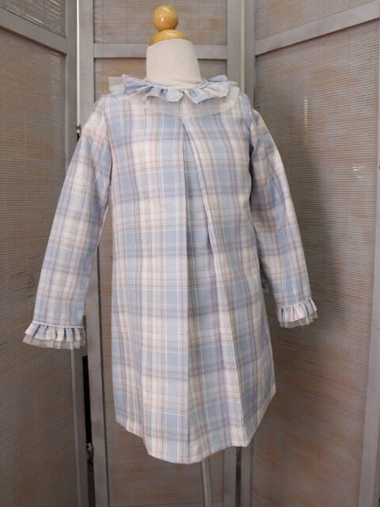 vestido recto de cuadros con tul en cuello, tonos pastel