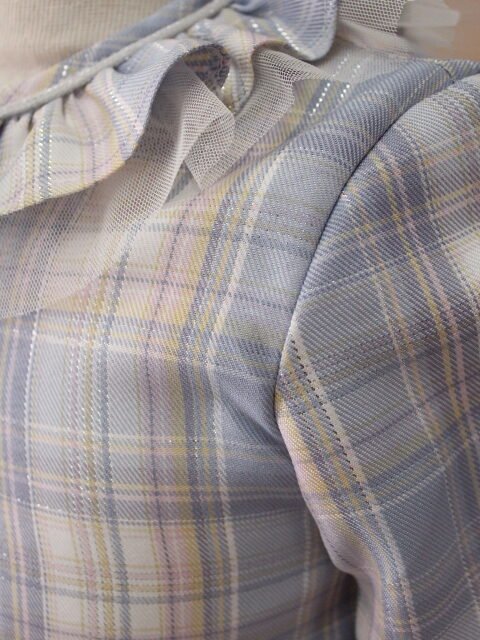 vestido recto de cuadros con tul en cuello, tonos pastel